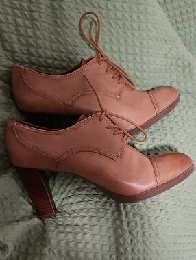 Franco Sarto Tan Lace-Up Stacked Heel Oxfords